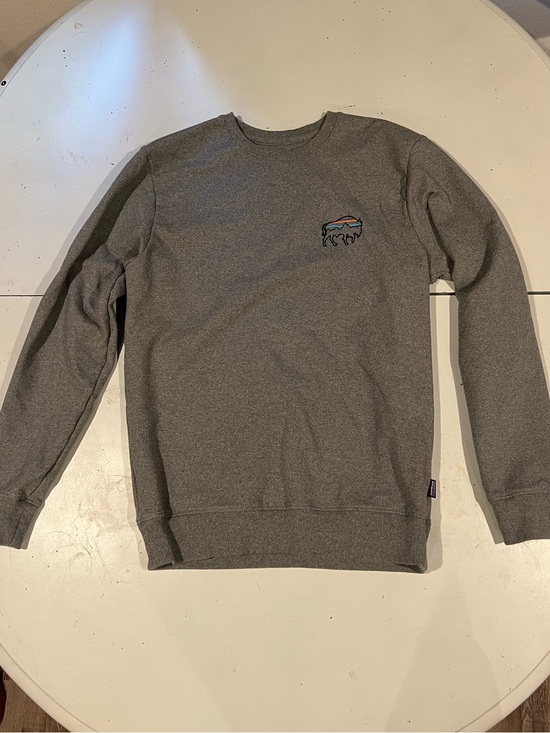 Patagonia Other - Patagonia Men's Crewneck Sweatshirt - Heather Gray with Multicolor Logo